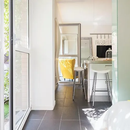 Plum Guide - Goldfinch Apartment
