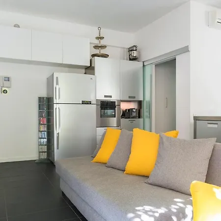 Plum Guide - Goldfinch Apartment Milan