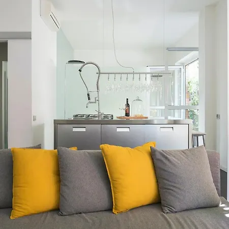 Plum Guide - Goldfinch Apartment